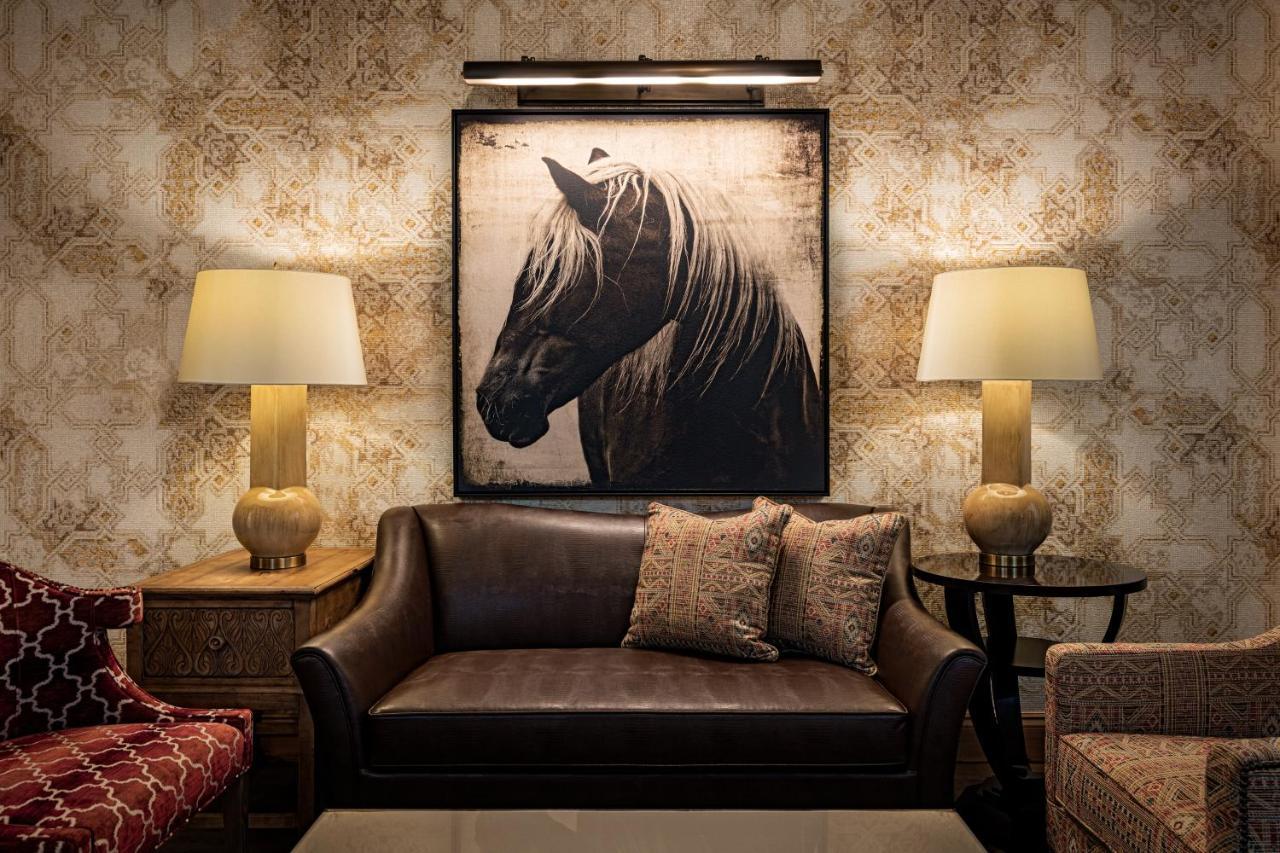 The Brownwood Hotel & Spa ザ・ヴィレッジズ エクステリア 写真