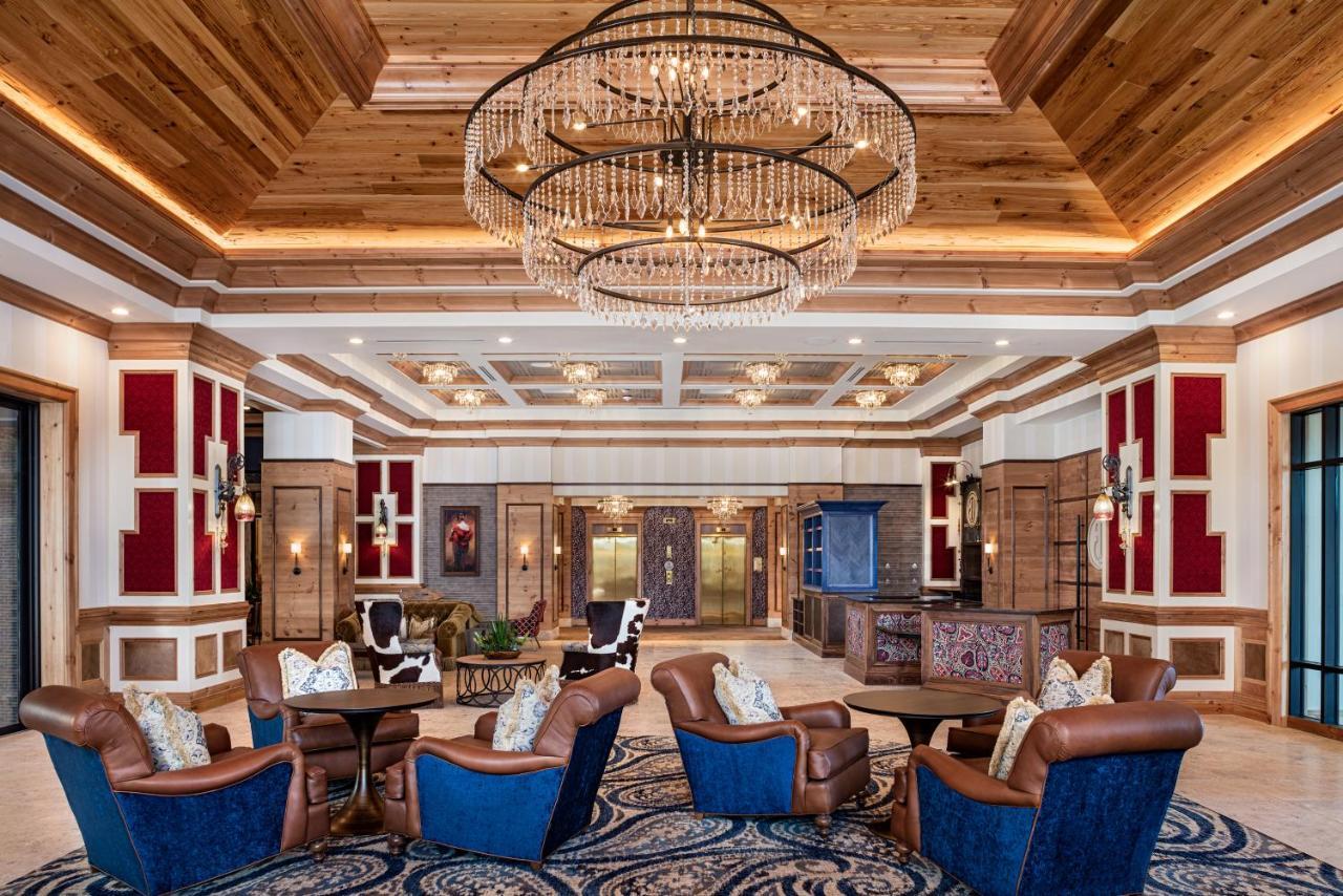 The Brownwood Hotel & Spa ザ・ヴィレッジズ エクステリア 写真