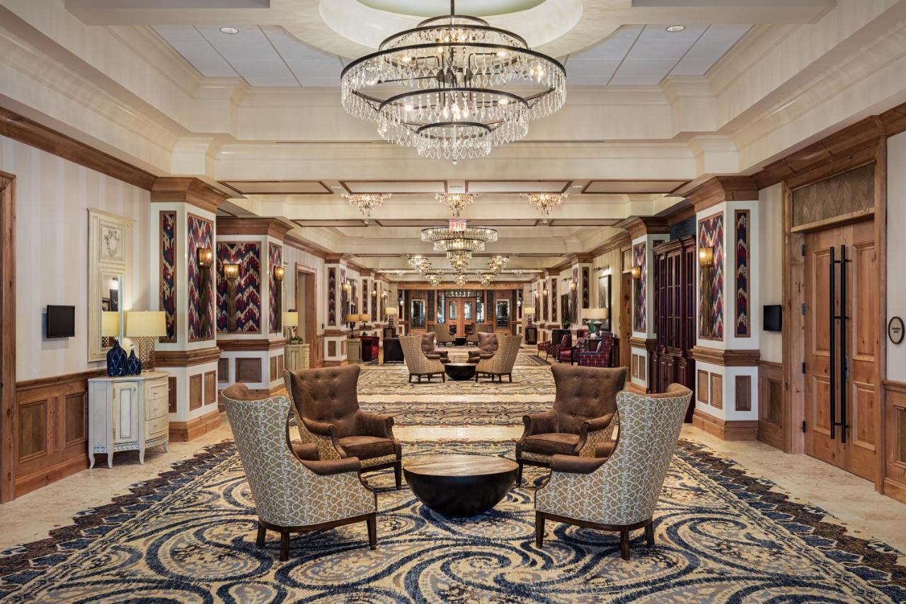 The Brownwood Hotel & Spa ザ・ヴィレッジズ エクステリア 写真
