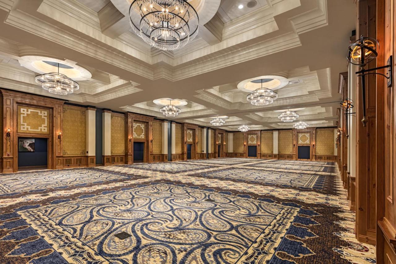 The Brownwood Hotel & Spa ザ・ヴィレッジズ エクステリア 写真