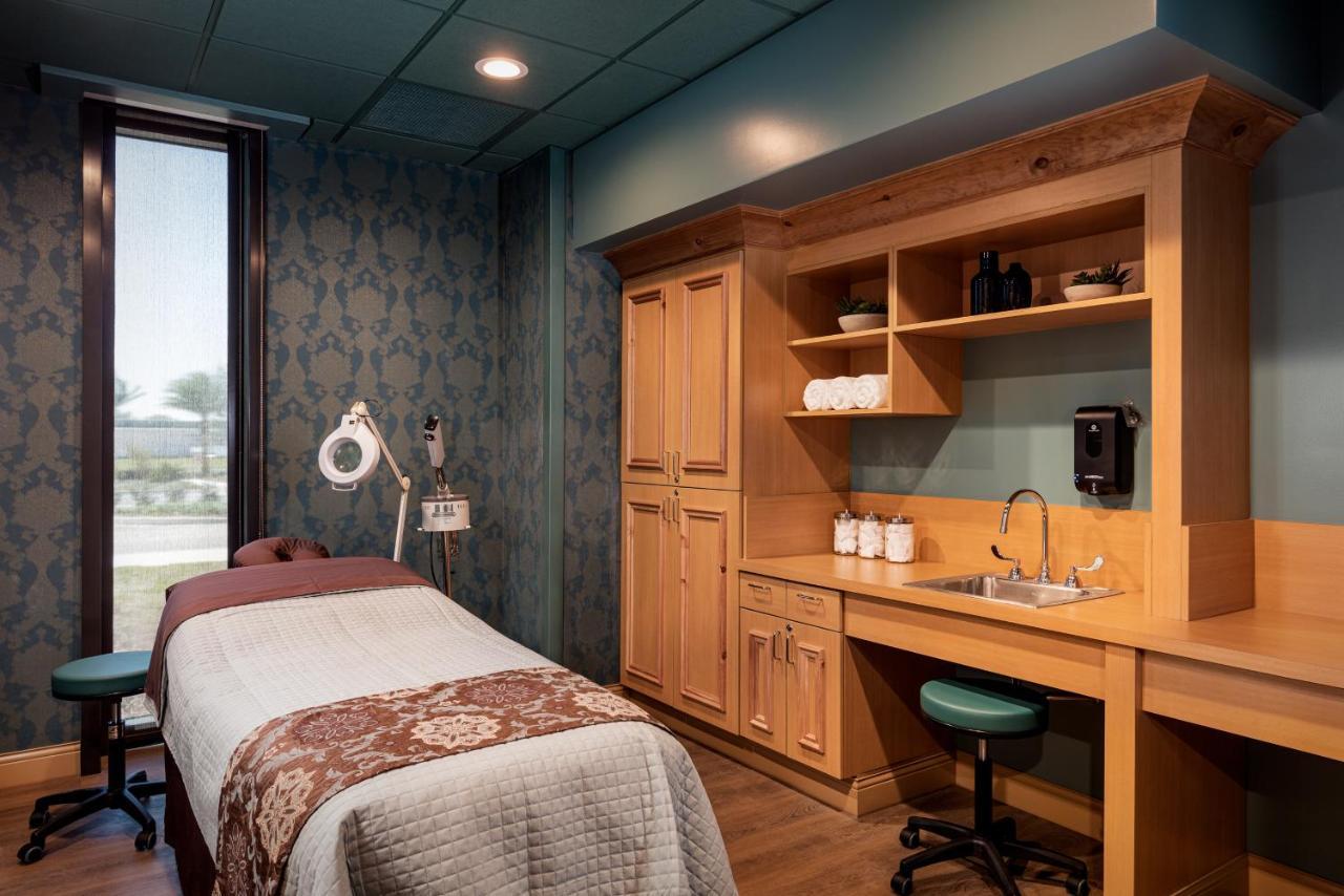 The Brownwood Hotel & Spa ザ・ヴィレッジズ エクステリア 写真