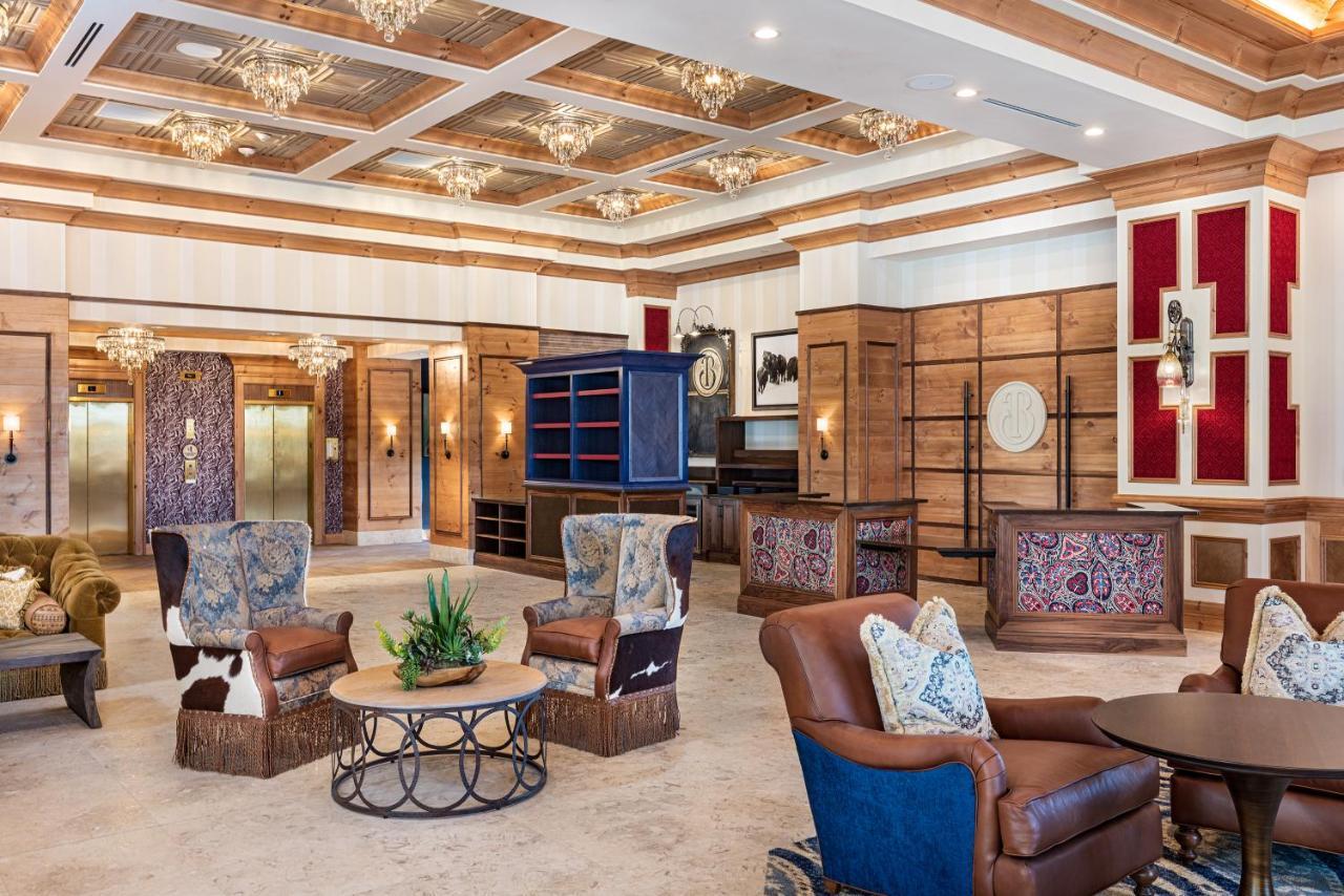 The Brownwood Hotel & Spa ザ・ヴィレッジズ エクステリア 写真