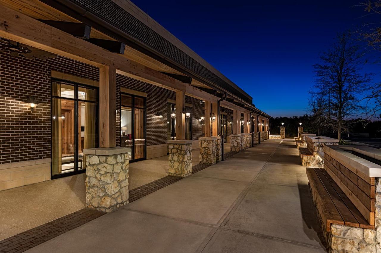 The Brownwood Hotel & Spa ザ・ヴィレッジズ エクステリア 写真