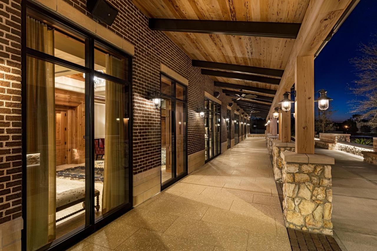 The Brownwood Hotel & Spa ザ・ヴィレッジズ エクステリア 写真
