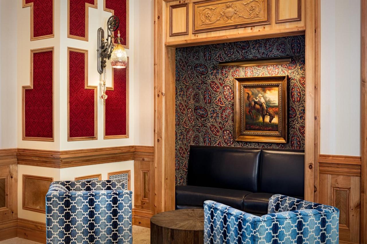 The Brownwood Hotel & Spa ザ・ヴィレッジズ エクステリア 写真