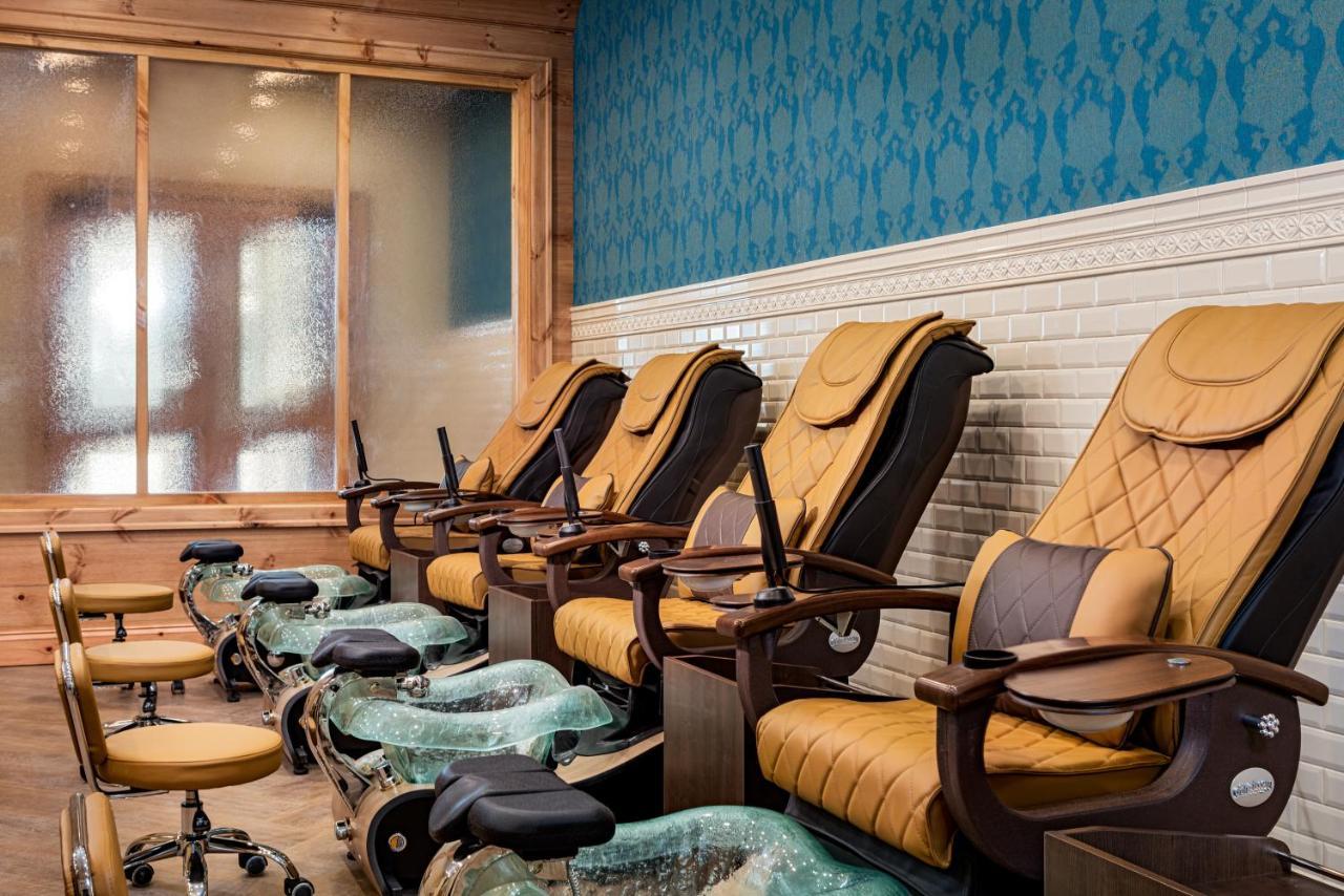 The Brownwood Hotel & Spa ザ・ヴィレッジズ エクステリア 写真