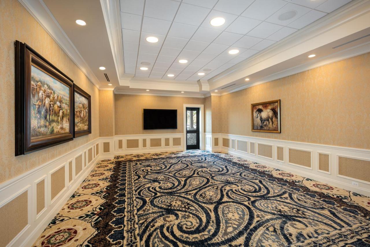 The Brownwood Hotel & Spa ザ・ヴィレッジズ エクステリア 写真