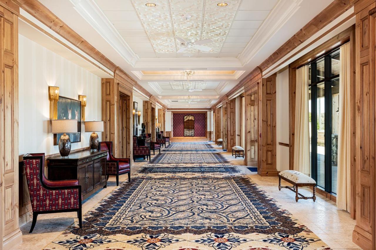 The Brownwood Hotel & Spa ザ・ヴィレッジズ エクステリア 写真